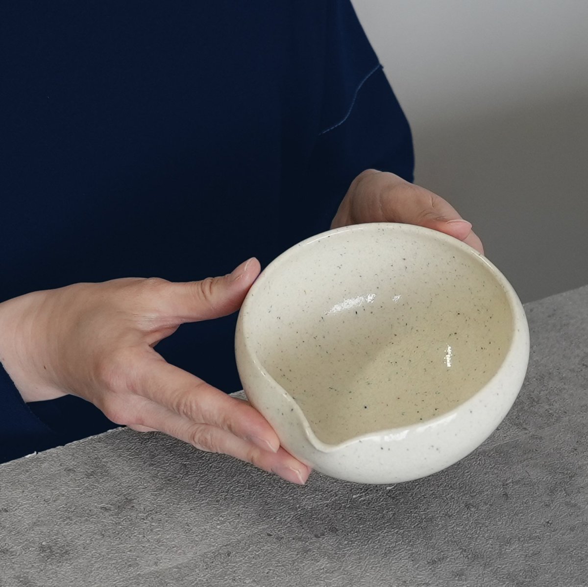 画像11: 【SAKUZAN】-紬- tsumugi　片口碗　碗　中鉢　抹茶ラテボウル　作山窯　日本製　φ13cm (11)