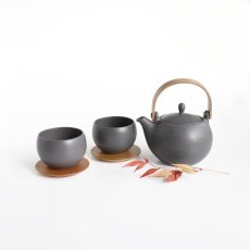 画像8: 【SALIU】結 YUI 土瓶　急須　600ml　5点Set　湯呑み　茶敷　茶托　ソーサー　桜　墨　白　陶器/磁器/白磁/美濃焼/急須/日本製/ティーポット/ギフト (8)