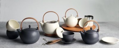 画像1: 【SALIU】結 YUI 土瓶　急須　600ml　5点Set　湯呑み　茶敷　茶托　ソーサー　桜　墨　白　陶器/磁器/白磁/美濃焼/急須/日本製/ティーポット/ギフト