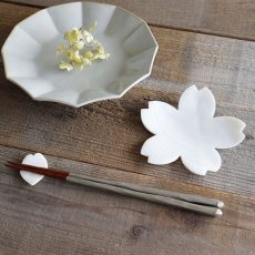 画像2: 【Pearl Collection】桜　シェルプレート　小皿　貝　パール  白貝　小物入れ　SAKURA 　花　　 (2)