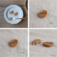 画像4: 【TEAK WOOD】猫の箸置き　木製　猫好きさんの心をくすぐる。天然木でつくった、大人可愛いカトラリーレスト　Sleep Smile   (4)