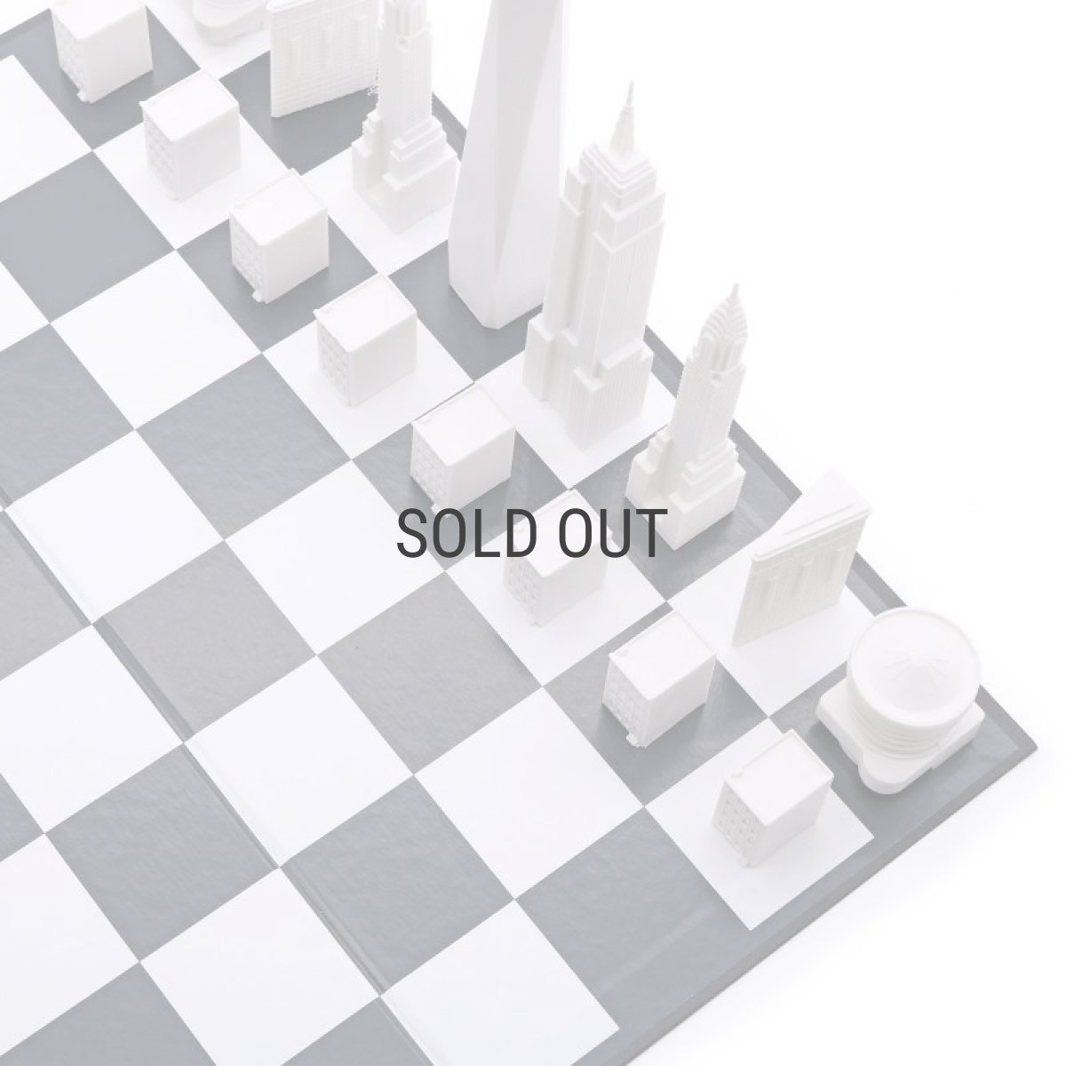 画像2: 【Skyline Chess 】ニューヨークシティエディション　チェスセット　ペーパーボード 　チェス 　スカイラインチェス　THE NEW YORK CITY EDITION　トイ　オブジェ　インテリア　お洒落　おしゃれ　かっこいい　モダン　ギフト　 (2)