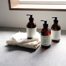 画像1: 【PLUM＆ASHBY】プラム＆アシュビー　ハンド＆ボディウォッシュ　300ml  イギリス製　　ゼラニウム＆オレンジ　シーウィード＆サンファイア　ワイルドフィグ＆サフラン (1)