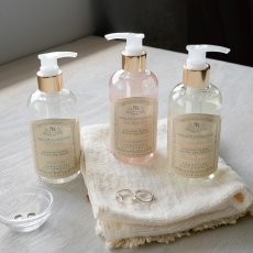 画像1: 【 Senteur et Beaute 】 リキッドソープポンプ付き 250ml　液体ソープ　ボディソープ フランス製　サンタール・エ・ボーテ (1)