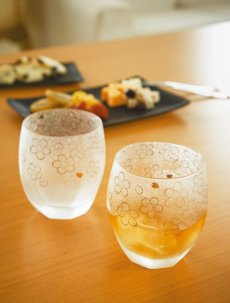 画像2: 【THE Premium NIPPON Taste】プレミアム　桜　オールドペアセット　/グラス2個販売/ガラス/日本酒グラス/ガラス食器/ギフト/プレゼント/記念日/お祝い/石塚硝子 (2)