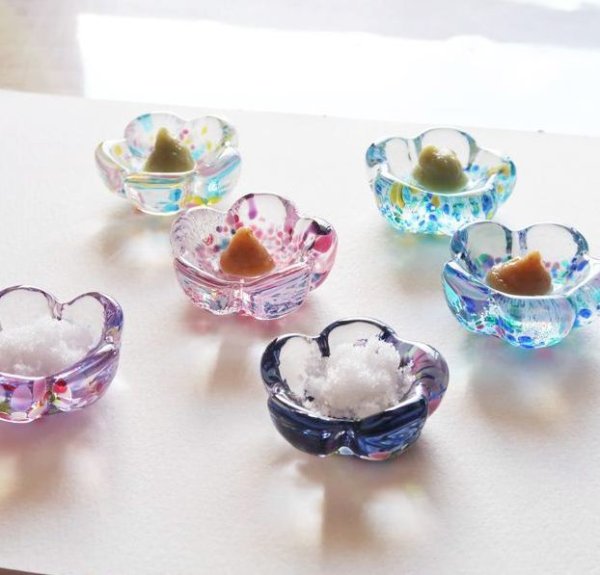 【未使用】野口硝子 限定品 フュージョンファクトリー　浮世絵ガラス 箸置き 藤沢 江戸硝子】うきよ ガラス 花箸置き 花ごろも 恋ざくら ほたる あられ