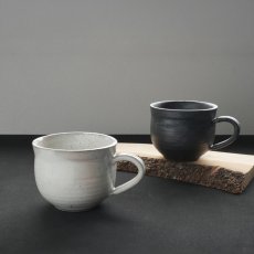 画像3: 【SALIU】マグ SA03  粉引き　黒柿釉　マグカップ  　黒　サリウ 陶器 美濃焼 ロロ LOLO 日本製 (3)
