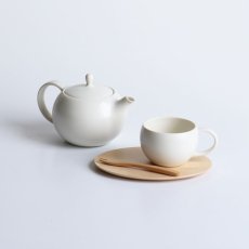 画像6: 【SALIU】結 YUI  ティーポット ３３０ml 白 灰 ホワイト グレー 急須 陶器  磁器 白磁 丸い かわいい 可愛い 美濃焼  日本製 ティーカップ ＬＯＬＯ ロロ おしゃれ  茶こし 人気 おすすめ デザイン 紅茶のための茶器 (6)