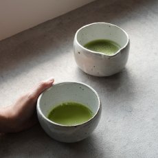 画像7: 【SALIU】抹茶彼是　兵山窯　片口抹茶碗　粉引き　黒柿釉　美濃焼　日本製　SALIU craft Japan (7)