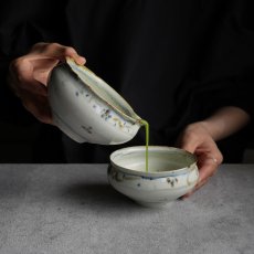 画像8: 【SALIU】南窯  手挽き片口抹茶碗 　翠葉 ( suiyou )　SALIU craft　鉢　ボール　日本製  国産　工藤工　美濃焼  Japan　 (8)