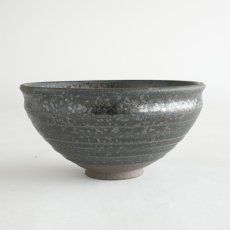 画像15: 【SALIU】抹茶彼是　正庵窯　京型抹茶碗　粉引き　黒流し　美濃焼　日本製　SALIU craft Japan　 (15)