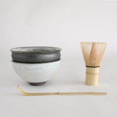 画像17: 【SALIU】抹茶彼是　正庵窯　京型抹茶碗　粉引き　黒流し　美濃焼　日本製　SALIU craft Japan　 (17)