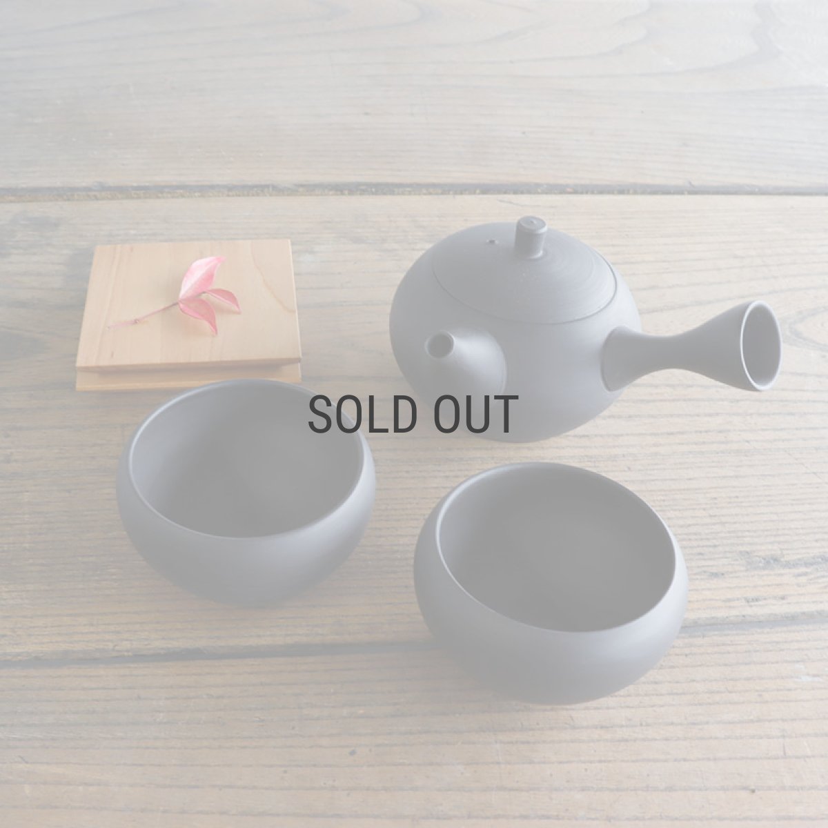 画像8: 【SALIU】 RYO　-凌-　ギフトセット　５点　急須　湯呑み　茶敷き　セット 　手作り/伝統工芸士/玉光陶苑/常滑焼/日本製/急須/サリウ  おしゃれ　かわいい　きゅうす　茶こし　取っ手 (8)