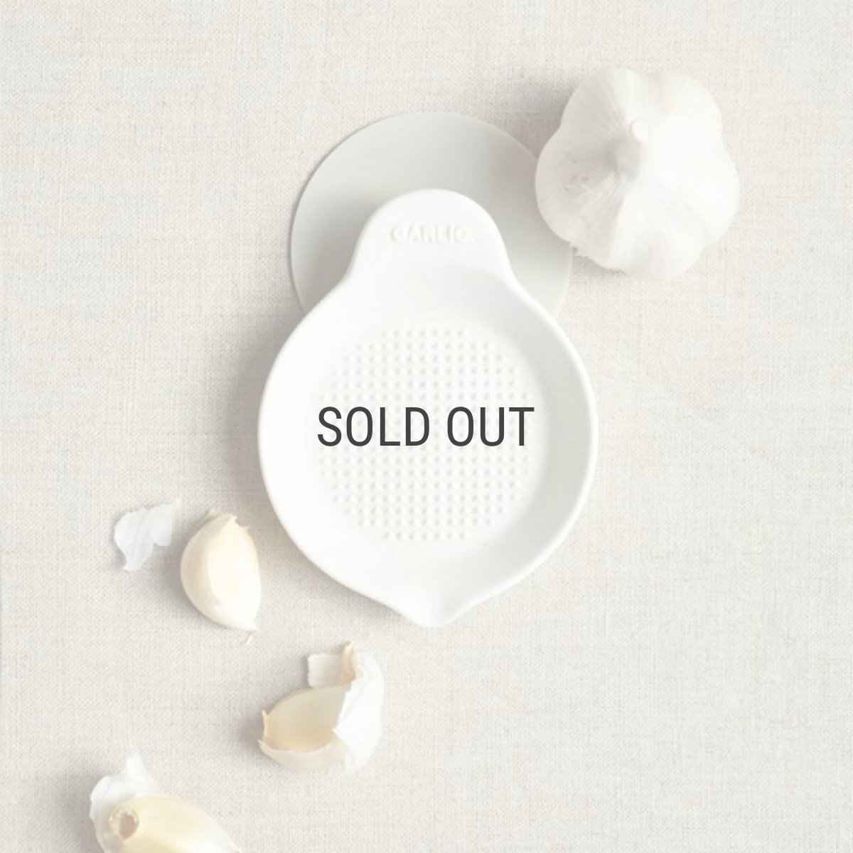 画像1: 【SHIKIKA】にんにくおろし　暮らしの小道具　にんにく　擦りおろし　白　磁器　美濃焼　SALLIU (1)