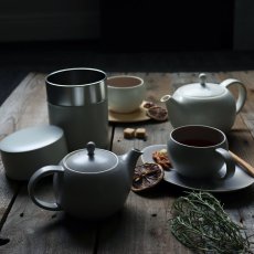 画像10: 【SALIU】結 YUI 　ティープレート　ソーサー　茶托　陶器  磁器 白磁 丸い かわいい 可愛い 美濃焼 急須 日本製  ＬＯＬＯ ロロ　 おしゃれ　紅茶のための茶器　人気　おすすめ　デザイン (10)