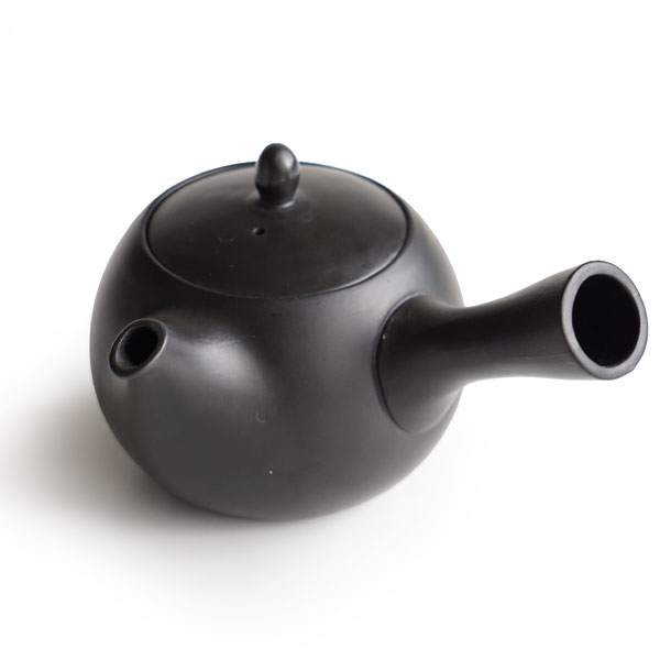 Saliu 縁 En 急須 黒 ブラック マット 擦り合わせ 陶器 磁器 丸い 可愛い 炭化焼成 急須 日本製 おしゃれ きゅうす 茶こし 取っ手 人気 おすすめ Nature Ave