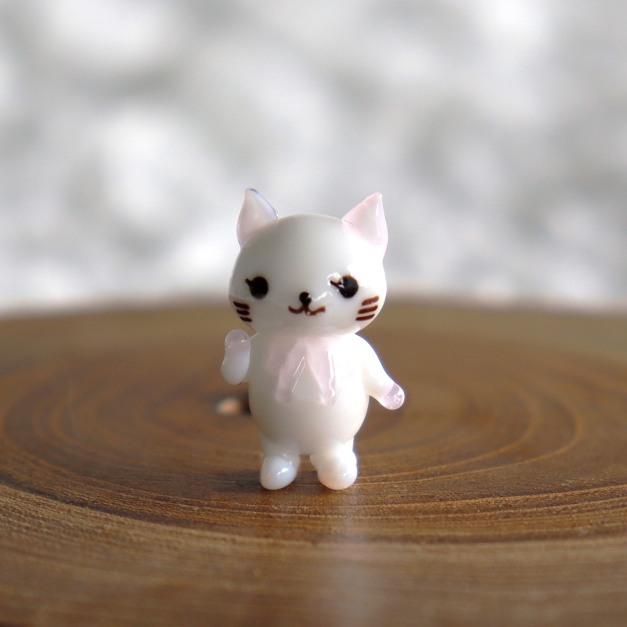 画像1: 【The Joy Luck Club】ピンクリボン　白猫　ネコ　　ねこちゃん　ガラス製　オブジェ　ミニチュア (1)