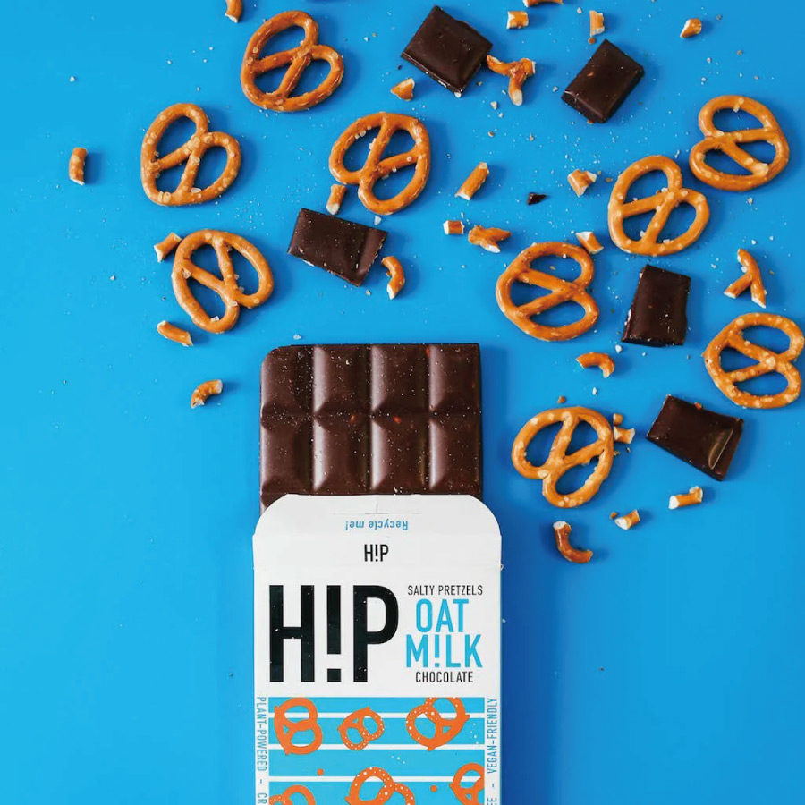 画像1: 訳アリ【HIP CHOCOLATE】ヒップ　チョコレート バー 70g 　ソルティプレッツェル クッキー　イギリス　植物由来　サステナブル (1)