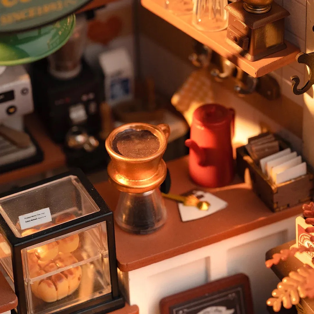 お気に入り喫茶店の内部 ドリップコーヒーのアップ　カフェ　cafe DIY ミニチュア　ドールハウス