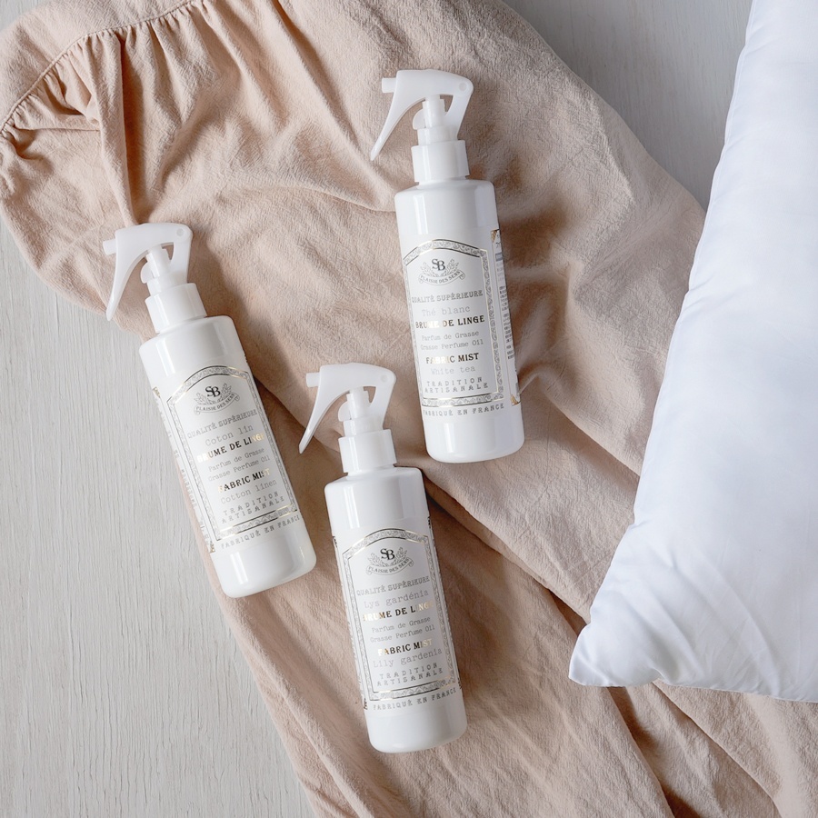 画像1: 【 Senteur et Beaute 】 ファブリックミスト　 250ml　衣類に香りつけできるフレグランスウォーター　フランス製　サンタール・エ・ボーテ（コットンリネン　ホワイトティー　リリーガーデニア） (1)