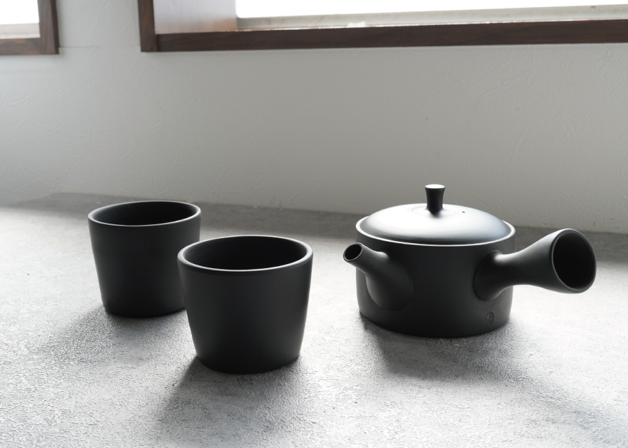 手作りの湯呑み　日本製　常滑焼きの伝統工芸士　カップ　茶器