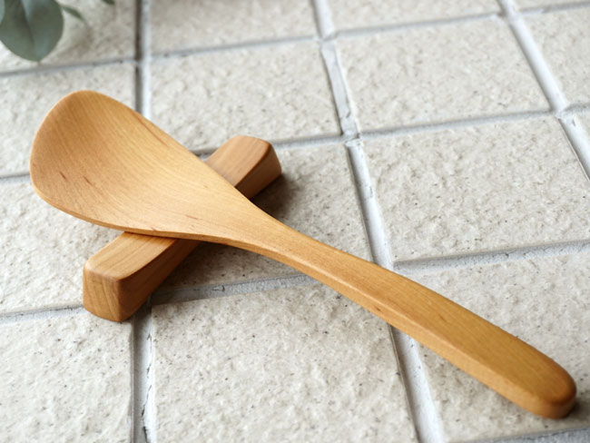 市場 かもしか道具店 木べら 穴あき 木製ヘラ キッチンツール さくらの木べら